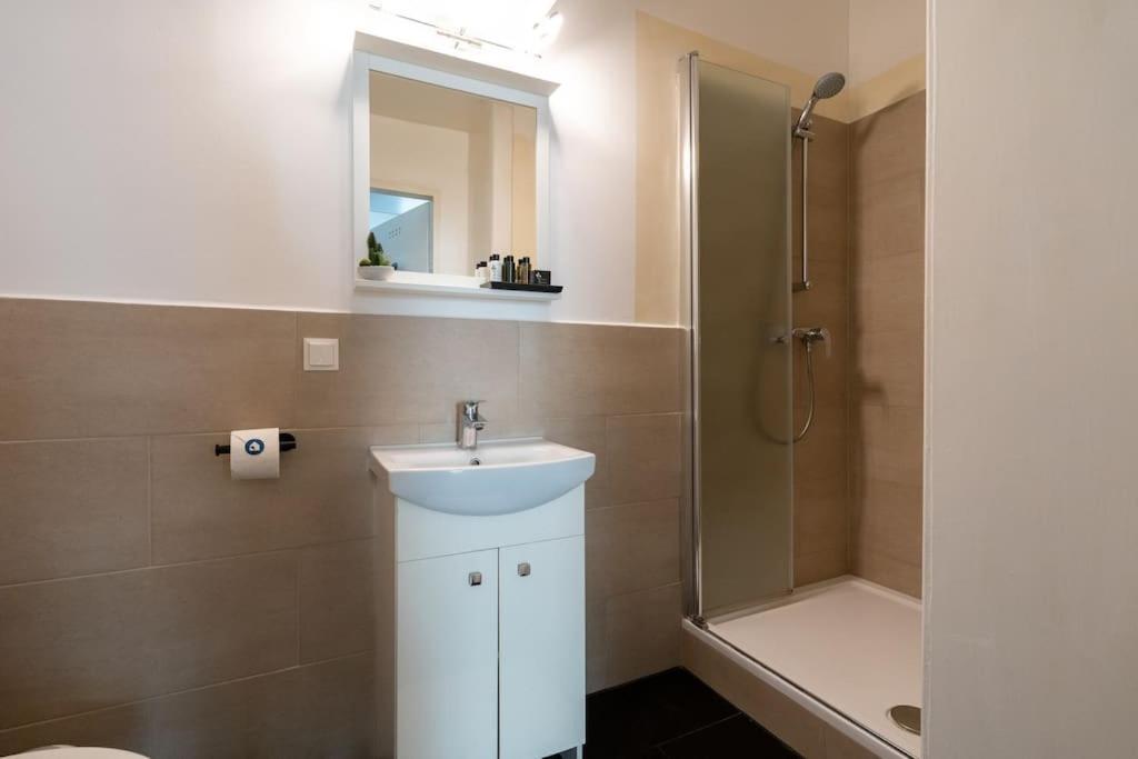 Sleek Studio By City Center By Hm Vienne Extérieur photo
